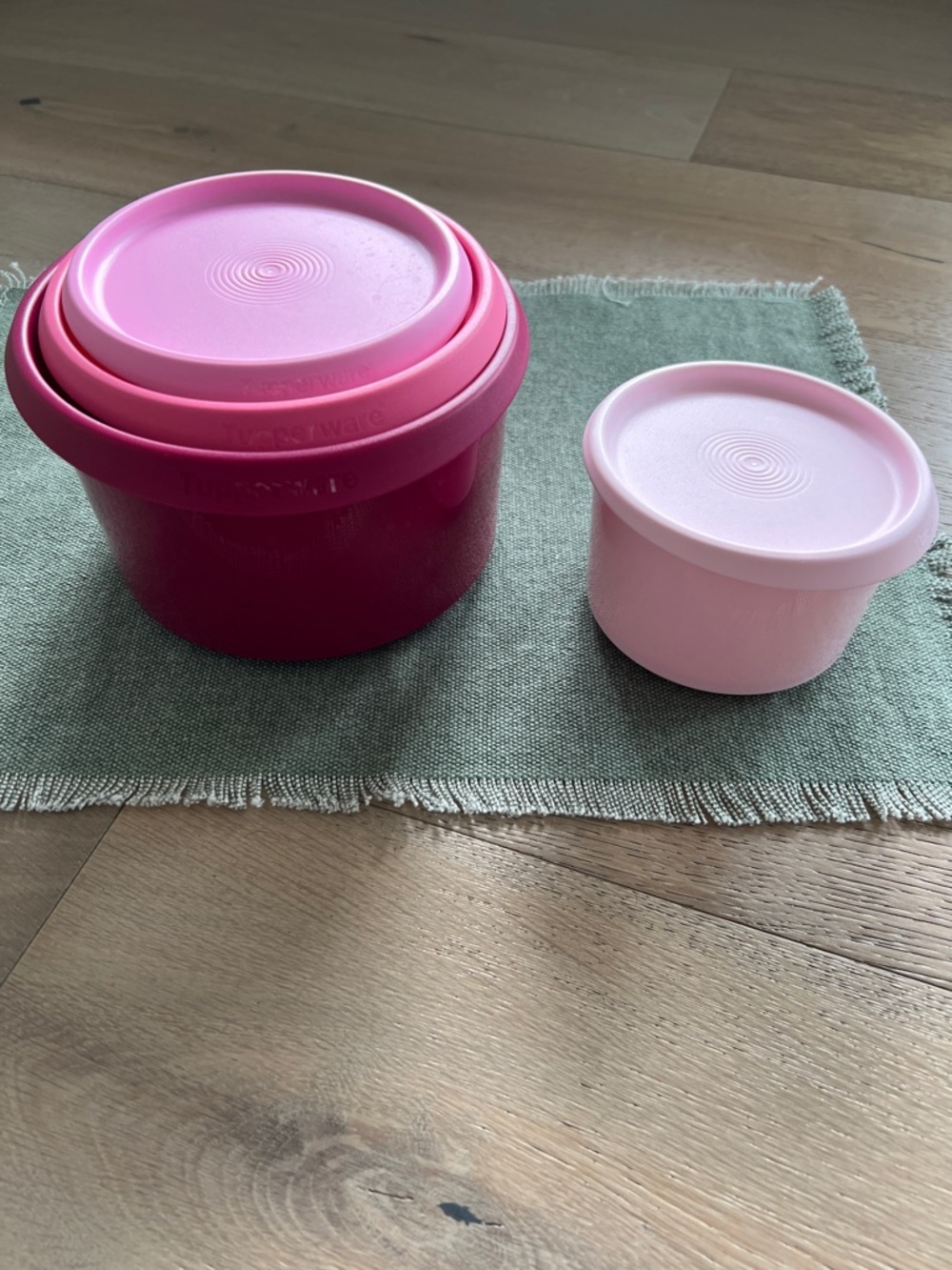 Set of Pink Round Tupperware tStorage Containers with Lids